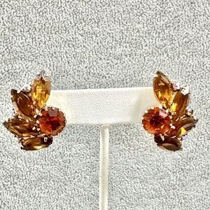 Vintage Signed Albert Weiss Amber Color Rhinestone Gold Tone Clip On Earrings